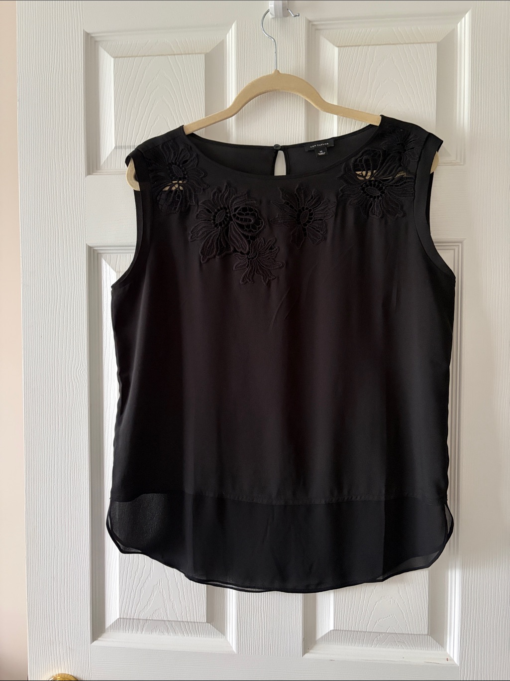 Ann Taylor Black Sleeveless Floral Applique Camisole